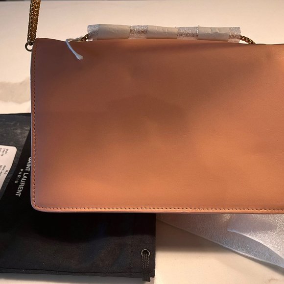 Saint Laurent Betty bag in Blush - Picture 3 of 13